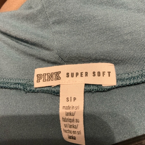 Victoria’s Secret pullover - Picture 2 of 3